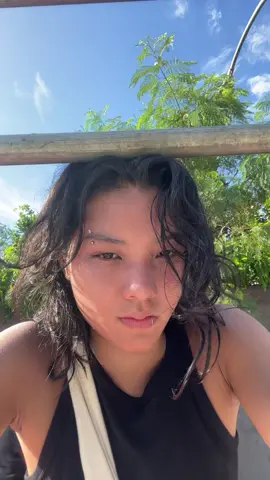 que fdp, o cara que passou me molestand-, cortou minha vibe 