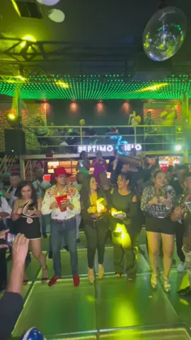 La Campaniza en los domingos pal bailador 🔥😱💃 No te lo puedes perder este próximo domingo junto a su show de animación / pirotecnia, será una cosa loca🥳🔥 #domingopalbailador #salsa #septimocielo #cali #fyp 
