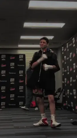 Apapun masalahnya di jogetin aja ngab #ryangarcia #boxing #fighter #fyplah 