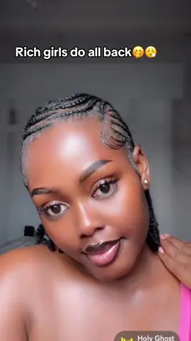 Na Rich girls dey do all back.. purrr🤭💅