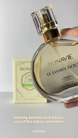 Siapa yang suka wangi teh karena bikin relax? 🙋🏻‍♀️ harus banget coba variant terbaru parfum dari Bonavie!  ✨Le Jasmin Doux✨ wangi tehnya bikin calm and relax 🤍 #ItsBonavieEffect #WanginyaBonavie #ConfidenceInYou @bonavieofficial 