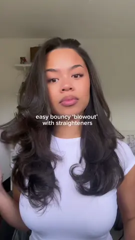 easy bouncy ‘blowout’ with straighteners 💐⭐️ having layered hair is key for this look #blowout #hairtutorial 