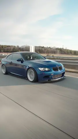 This is what the s65 sounds like revving to 8500 rpms #carvideography #rollers #e92 #rawaudio 