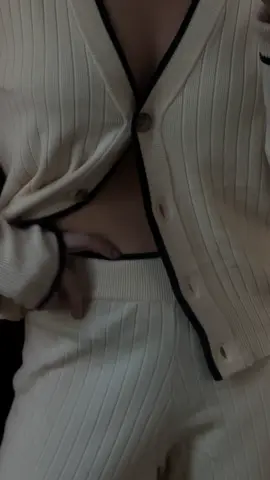 cozy sunday fit ☁️ #boston #bostontiktok #cozyvibes #cozyathome #fitcheck #tjmaxx #set #cozyaesthetic #fashiontiktok #fashioninspo #sundayfunday #sundayreset #sundayvibes #sundayfit #houseofharlow #marled #reunitedclothing #softvibes #fitvibes #softaesthetic #northendboston #northendboston🇮🇹 #bostonma #newburystreet #shopping 