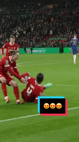 A captain's goal fit to win any final 😍 #VVD #VanDijk 