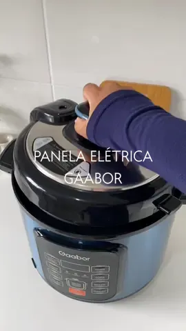 Você tem medo de panela de pressão ? Se a resposta foi sim , aqui está a solução para o seu problema :  A panela de pressão elétrica da @gaabor.br . Ela conta com um sistema de trava de segurança que permite a pressão sem riscos de explosão e a tampa só abre quando a pressão sai totalmente. Além disso , ela tem 6L de capacidade e você pode ajustar Tempo/Sabor e pode até pré programar. E mais que um feijão delicioso, você pode preparar arroz, caldos, carnes, bolos, pães, pudim e muito mais. E tudo isso com muita segurança e praticidade. Para mais produtos incríveis como esse acesse o perfil da @Gaabor Brasil  🧡 . . . #asmr #receitas #receitasfaceis  #enxovaldecasanova #eletrodomesticos #fyyyy #fyp #foryou #foryoupage 