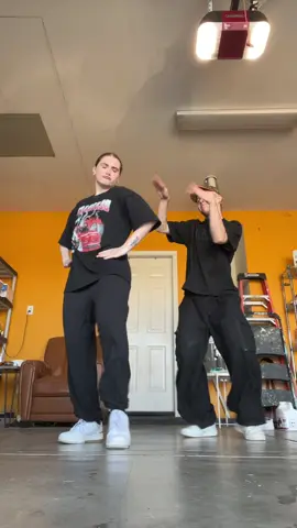 Sky is fallinnnn 🕺 dc: us!