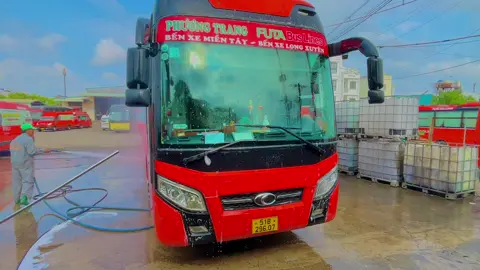 Tắm rửa sạch sẽ cho em nó sau mỗi chuyến đi 😍 #xuhuong #futabusline_19006067 #xekhachvietnam #đammexekhach #ruaxe #angiang #mientayquetoi #LearnOnTikTok @☆ 𝕷â𝖒 𝕿𝖚𝖞ế𝖙 𝕹𝖍𝖎 ☆ @𝒮ơ𝓃 𝒱ĩ𝓃𝒽 𝒞𝒽á𝓃𝒽 