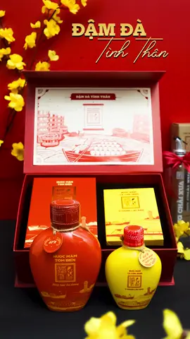 Hộp quà đậm đà tình thân của Nước mắm Tĩn đặc biệt sang trọng dành cho những vị khách quý ❤️ #nuocmam #nuocmamtin #nuocmamlangchaixua #nuocmamtruyenthong #nuocmamphanthiet #congthuc300nam #hopquadamdatinhthan 