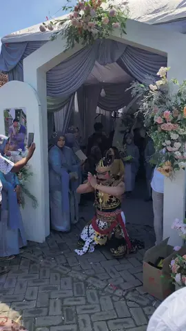 prosesi temu manten ahmad & laila 🤵👰 MUA 💄 ardiana salon #fypシ゚ #fypシ゚viral #videoviralitiktok #tendapernikahan #dekorasipernikahanlamongan #pengantinviral #weddingtiktok #inspirasiwedding #viral #cucuklampahsurabaya #cucuklampahgatotkaca #cucuklampahlamongan #cucuklampahbojonegoro #cucuklampah #cucuklampahgresik 