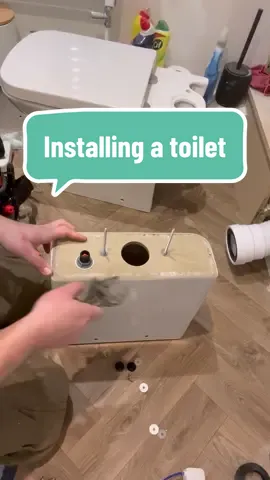 Installing a new close coupled toilet with new waste and cold feed, screw it into place and test for leaks #plumber #plumbing 