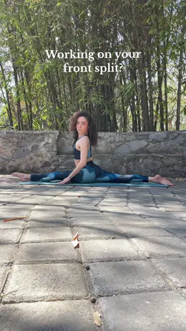 Try this drills and improve your front split! . . . . . #yoga #yogini #yogatutorial #yogareel #flexibility#flexibilityytraining #flexibilitychallenge #tutorial #fyp 