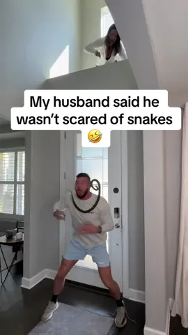 When it landed perfectly around his shoulders 🤣 #husbandandwife #snake #fyp 
