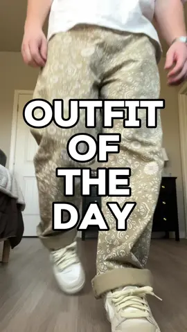 Outfit of the Day. Wear or tear?👀 . . . . #sneakercontent #mensoutfits #mensstreetwear #mensoutfitideas #clothinghaul #sneakerhaul #sbdunks #nikedunks #grwm #OOTD #outfitoftheday #getreadywithme 