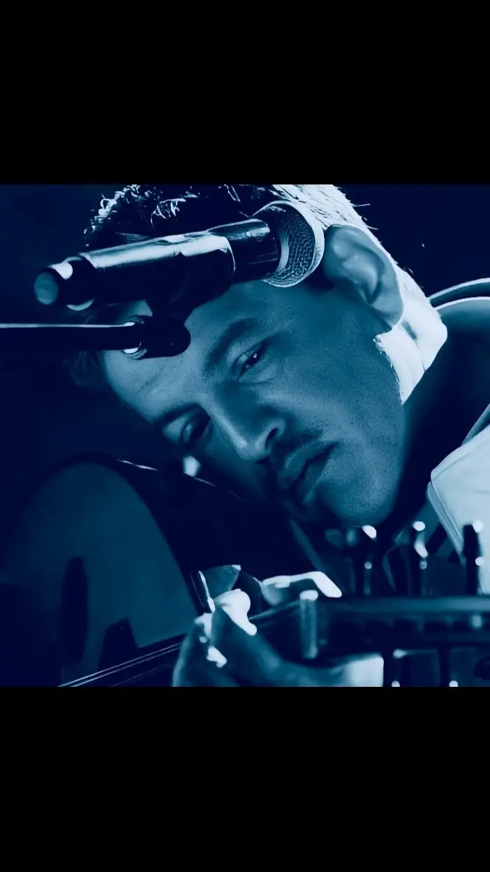 على عودي 🤍 #طلال_سلامه #طلال_سلامة #طلاليات #اكسبلور #اكسبلورر #اكسبلورexplore #تريند #نغمات #عود #تصوير #تصميم 