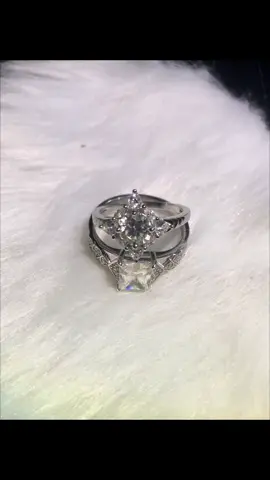 couple rings for our lovers🥰💍#foryou #moissanitediamond #jewelpalace #queenoujewelry #queenoucollection #foryourpage 