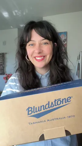 These are the #2209 boots from @blundstoneusa! 💙 