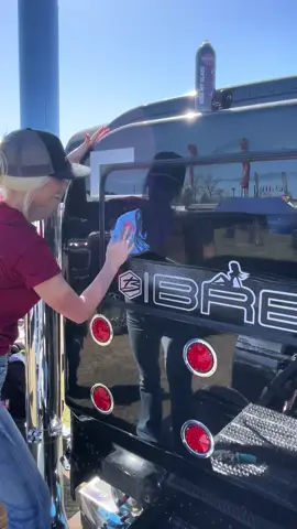 @Renegade Products USA Kiss My Glass💋 #truckertok #bigrig #peterbilt #bigrigbarbie #truckin #truckinglife 