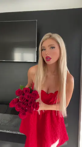 guess my fav color 🌹 