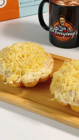 You’ll be delighted, Kumbachero! Dahil ang Kalabasa Ensaymada + Tsokolate Ala-eh ay P143 OFF until February 29, 2024. ❤️ Hurry while it’s here! #pastry #cheese #chocolate #tiktokfood #katunying #quezoncity #philippines 