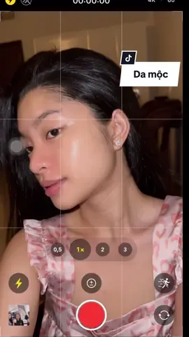 Bị bắt bẻ nên quay lại màn hình cho vừa lòng nè 😗 Tui có để hình da tui hồi xưa đó, mọi người xem thử