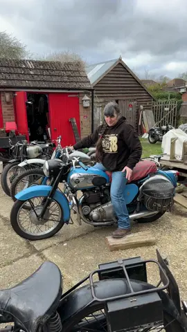 1955 BSA A10 Super Flash (646cc parallel twin cylinder engine). Starter and owner in shot is our friend Julie Diplock. Location is Rick and Julie’s house, Kent, England, UK. We were there because we were filming a Classic Bike Collector video for our main YouTube channel. In the video Rick and Julie will take us around their extensive classic bike collection. Video is called Classic Bike Collector - Julie & Rick's big British bike collection. Thanks to Rick and Julie for having us to their home and Lana Shimmin for doing the interviewing on the day. Instagram: @mybikeside Video by Alex Rollings. Instagram: @motofilmer If you’d like to have your bike featured on our account, collaborations or for business enquiries with The Classic Motorcycle Channel please DM us direct. All our photo and video content is original work and copyright to The Classic Motorcycle Channel. We DO NOT give you permission to copy our work for any purpose. #bsa #bsaa10 #bsamotorcycles #motorcycles #classicmotorcycles