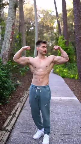 Double Biceps  #muscleman #sixpack #flexing #biceps #goodlooking #smile #trainhard #posing #motivation #model #muscleaddict 