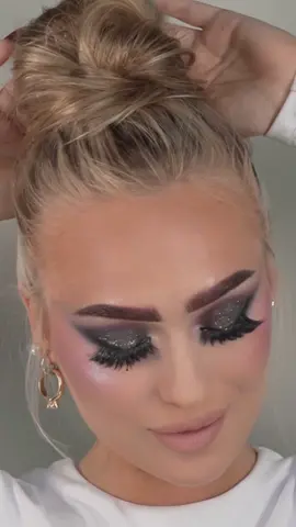 Will you give this hack a try? Follow for more makeup and hairstyle ideas ❤️ #makeup #hairstyle #hairtips #hairstyletips #makeuptips #makeuptutorial #makeupoftheday #viral