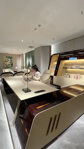 Want to upgrade your office with modern and sleek furniture designs? #luxurydesk #luxuryoffice #luxuryofficedesk #luxuryofficedeskceo #luxurydeskoffice #directordesk #officedesk #officefurniture #bossdesk #workstationdesk #officefurnituredesk