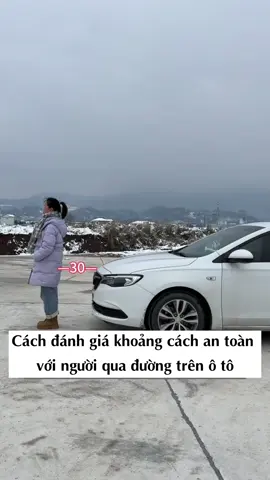 Cách đánh giá khoảng cách an toàn với người qua đường trên ô tô #gocado #gss68 #meooto #chiasekinhnghiemlaixe #LearnOnTikTok #tipcar #toptrending