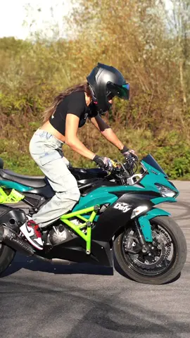 🦁  #moto ##motorcycle #stuntgirl #bikelife #motosports #zx6r #636 