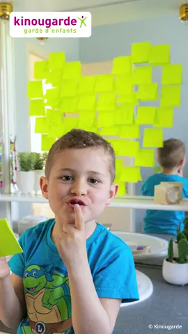LE MIROIR DÉGUISÉ Prenez des post-it et direction la salle de bain pour égayer le miroir ☀️. #kinougarde #gardedenfant #nounou