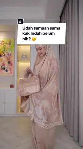 ga sengaja liat Kak Indah lewat pakai mukena Khadijah Label, ehh malah keracunan dan langsung co. 🥰 hayoo, siapa disini yang kaya gini? 🤩✨ #mukenaterusan #Mukena #mukenapremium #mukenacantik #mukenadewasa 