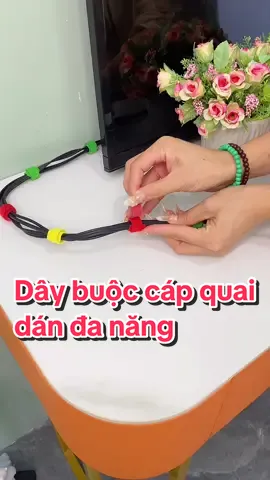 Sắp xếp gọn các loại dây cáp, dây điện trong nhà với dây buộc cáp quai dán này nhé #daybuoccap #daythit #buocdaydien #giadungtienloi #giadungtienich 