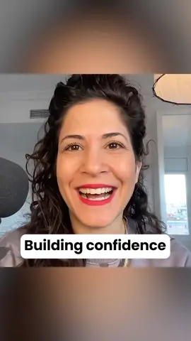 The newest episode in my relocation diaries...Moving to a new country can be scary, and you need to build a new sense of confidence in this new place. I realized that the only way for me to overcome my fear of ‘not belonging’ or ‘doing something wrong’ is by building my confidence little by little by taking small actions. Want to listen to the full episode? Search for The InFluency Podcast wherever you listen to your podcasts 🎧
