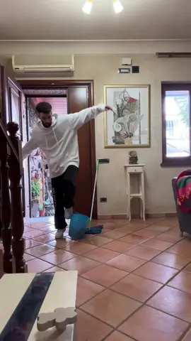 Un cecchino @La mamma di Paolo #videodivertenti #marefuori #mammaefiglio #mumandson #momandson 