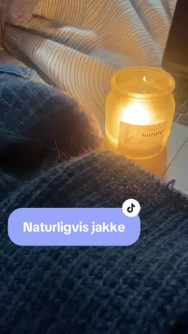 Bli med å strikke «naturligvis» jakke til bestemor🫶🏻 Jakken er strikket i sunday og tynn silk mohair fra @Sandnes Garn 🩵 #knitting #knit #knittok #strikk #hjemmestrikk #knitspiration #knitwear #knittingtiktok #knitter 