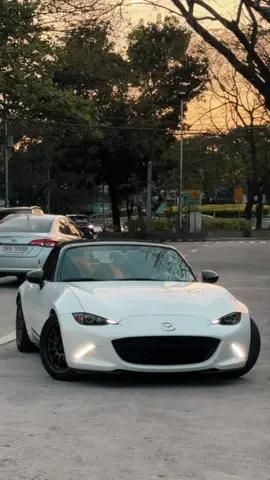 Miata MX-5 white pearl Automatic  20k milage First owned Full options Topdown Convertible Compact sportscar No repaint  Pristine condition  1,650,000 Owner/Seller #capcut  #mazda  #miata  #Mx5 #forsale 