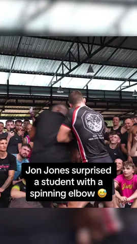 He almost connected on that 😳 #UFC #jonjones #mma #class #teaching (via @redcornermma  @Bangtao Muay Thai & MMA) 