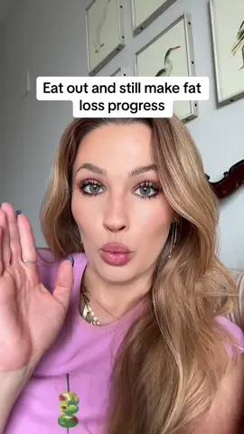 And head to IG for more💛 #eatingouthealthy #caloriedeficitforweightloss #realisticweightloss #sustainableweightlosstips #sustainableweightlosstipsforwomen #weightlossforbusywomen #weightlosstipsforwomen 