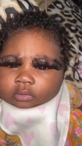 Hahahahahaha die Augenbrauen 😂😂 