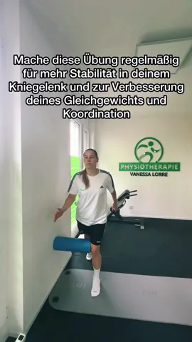 GLEICHGEWICHTS PROBLEME?  Mache diese Übung regelmäßig zur Verbesserung deiner Balance und Koordination.  #balance #gleichgewicht #koordinationstraining #koordination #trainingday #knieschmerzen #kneepain #physio #physiotherapie #köln #mobility #fitnesstipps #workoutroutine #workoutmotivation #Fitness #gesundheit #foam #faszientraining 
