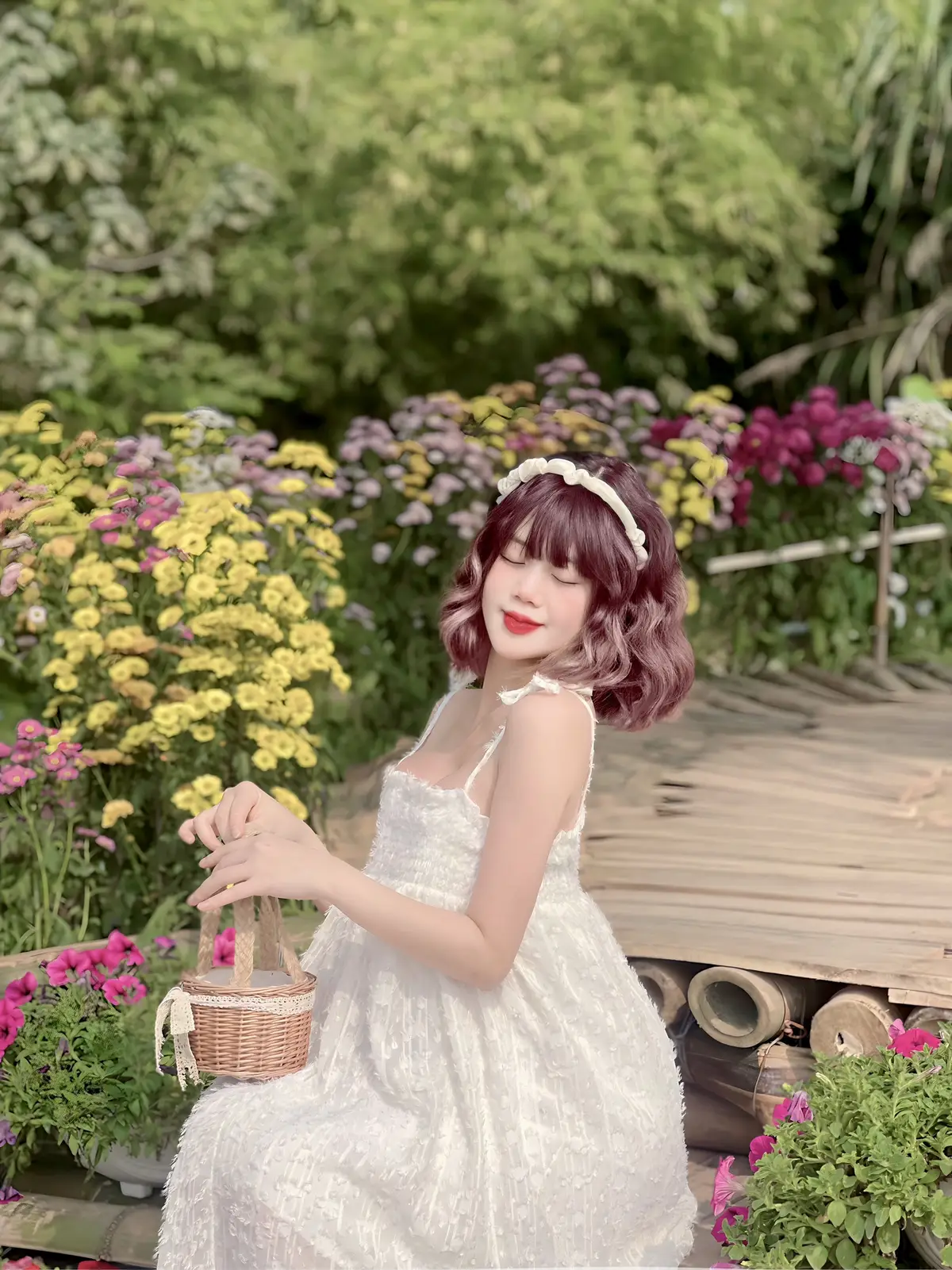 Trăng liêu xiêu rơi vào ao Em lao xao rơi vào yêu 🤭