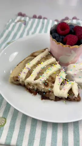 Cinnamon Roll Pancake Slices 🐰🥞 like cinnamon rolls but wayyy easier. Perfect easter morning breakfast idea! #easybaking #easybrunch #brunchideas #easterideas #easterbrunch #easterrecipes 