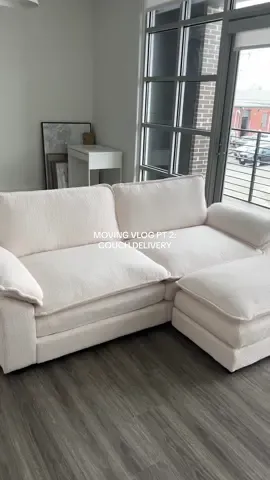 my new couch is here and i loveee her ✨✨ #movingvlog #originalaudiovlog #cloudcouch #wayfaircouch #Vlog #asmrvlog #movingdiaries #minivlog #movewithme 