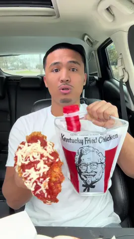 Whoever came up with the Chizza had the munchies😂 #fyp #Foodie #fastfood #fypシ #kfc #mukbang #foodtiktok #friedchicken #foodasmr #foodreview 