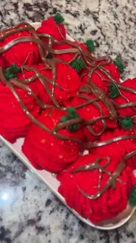 Chocolate strawberry yarn mess 😱🍓🫶🤣 #strawberry #chocolatestrawberries #viralvideo #viralstrawberry 