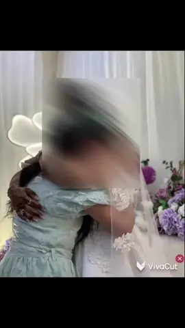 اصعب لحظه خروج العروس من بيت اهلها🥹#اكسبلور #استوريات #fypシ #زواج #فراق #زفه #حب #foryou #explore #fyp #explore #foryoupage #شاشه_سوداء #خواطر #الوداع #زوجين #توفيقك_يالله🍃🖤 