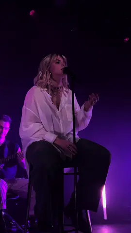 no he can’t !!!! #reneerapp #reneerappconcert #prettygirls #reneerappacoustic #reneerappnottingham #fyp #foryoupage #xyz #reneerapptour #snowangel @reneé 