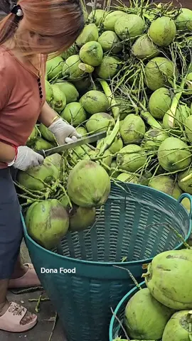 Thai Lady Coconut Fruits Cutting Skills #fruits #asmr #tiktokfood 